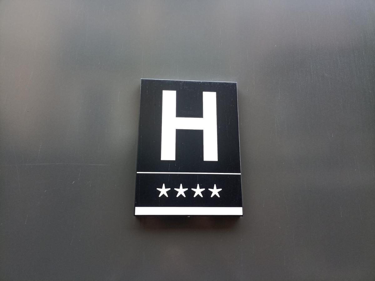 Hotel Orangine 오스피탈레트 데 요브레가트 외부 사진